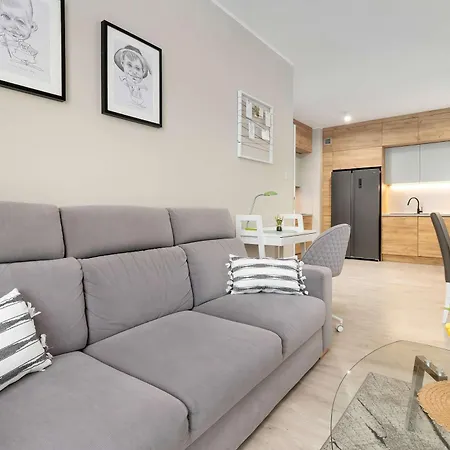 Family For 8 People With Parking, Balcony And 2 Bathrooms By Renters Gdansk