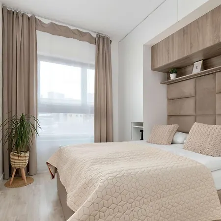 Family Apartment For 8 People With Balcony And 2 Bathrooms By Noclegi Renters