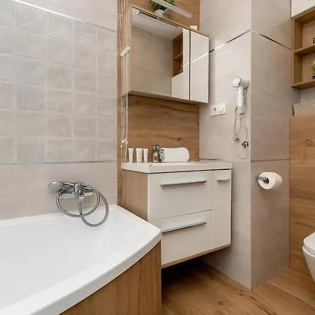 Apartamento Family Apartment For 8 People With Balcony And 2 Bathrooms By Noclegi Renters