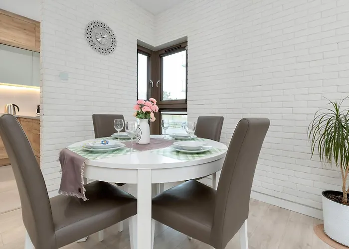 Family For 8 People With Parking, Balcony And 2 Bathrooms By Renters 格但斯克