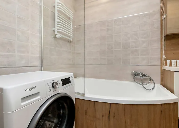 Family For 8 People With Parking, Balcony And 2 Bathrooms By Renters