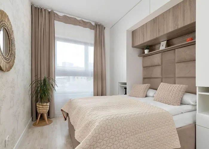 Family For 8 People With Parking, Balcony And 2 Bathrooms By Renters