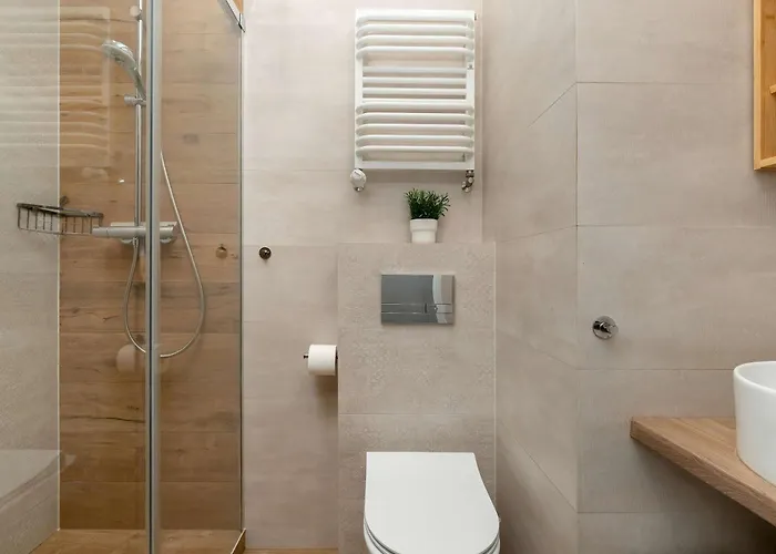 Family For 8 People With Parking, Balcony And 2 Bathrooms By Renters