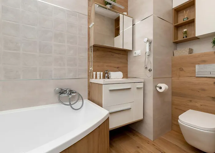 Lägenhet Family For 8 People With Parking, Balcony And 2 Bathrooms By Renters